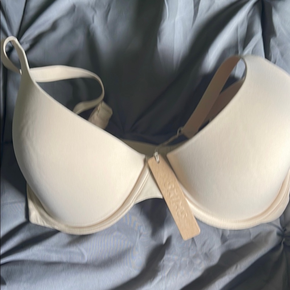 Skims plunge Cream Underwire Bra